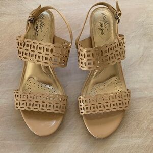 Dexflex Comfort tan size 7 1/2 Wide